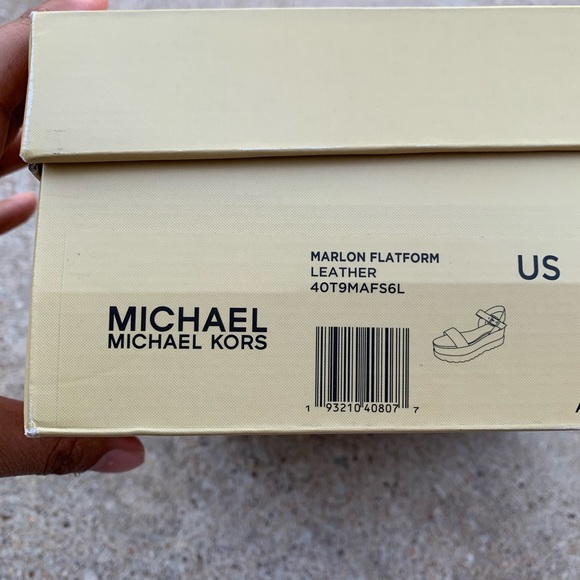 New Mk sandals 🥰 super stylish - Picture 6 of 10